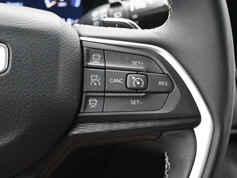 Used 2024 Jeep Grand Cherokee Altitude AWD/4WD image 13