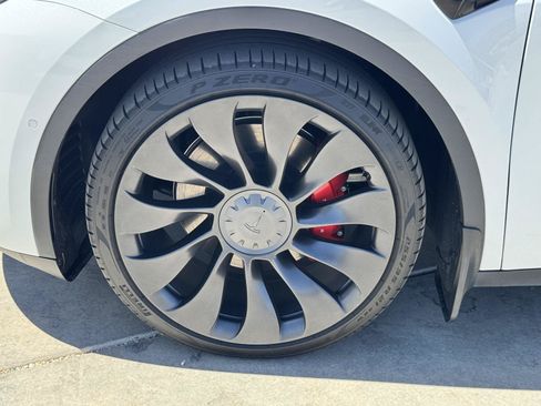 Used 2022 Tesla Model Y Performance AWD/4WD image 9