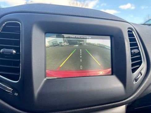 Used 2019 Jeep Compass Latitude image 23