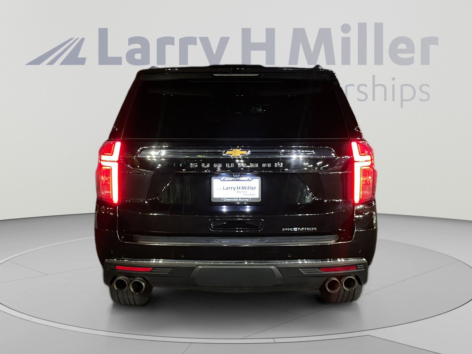 Used 2023 Chevrolet Suburban Premier AWD/4WD image 4