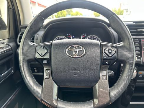 Certified 2021 Toyota 4Runner Venture w/ Moonroof Package AWD/4WD image 17