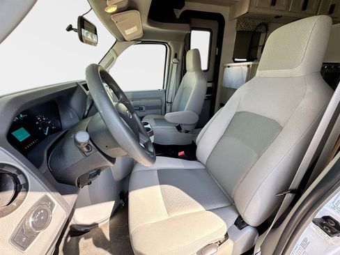 Used 2023 Ford E-450 and Econoline 450 Super Duty w/ Motorhome Prep Package image 9
