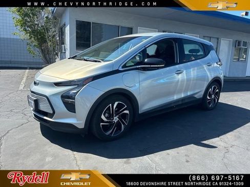 Used 2023 Chevrolet Bolt LT w/ Infotainment Package FWD image 1
