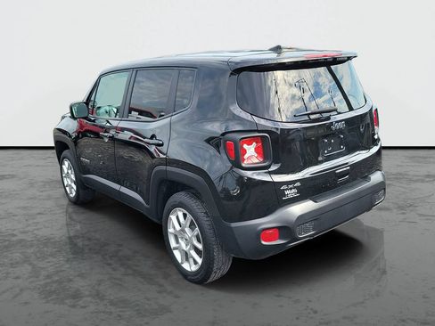 Used 2023 Jeep Renegade Latitude AWD/4WD image 3