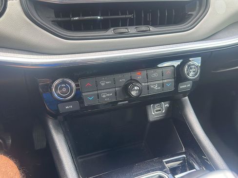 Used 2023 Jeep Compass Limited AWD/4WD image 17