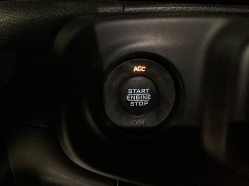 Used 2022 Jeep Wrangler Unlimited Sport image 23