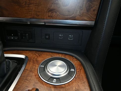 Used 2024 Nissan Armada SL w/ Captain's Chairs Package RWD image 23