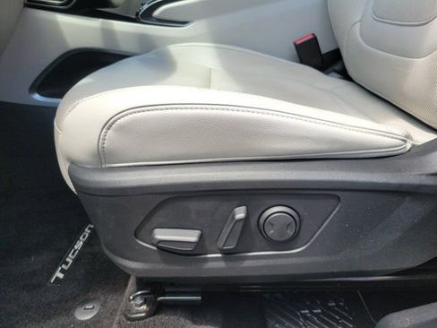 Certified 2023 Hyundai Tucson Limited AWD/4WD image 18