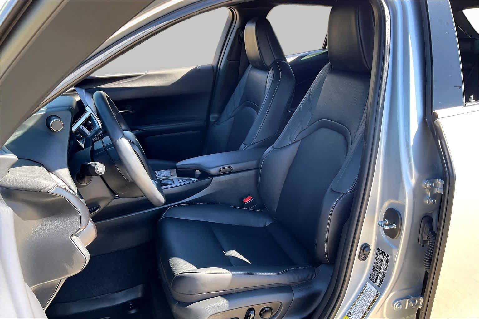 Used 2023 Lexus UX 250h FWD w/ Accessory Package (Z2) image 8