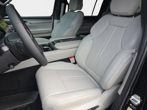 New 2026 Jeep Grand Wagoneer 4WD image 12