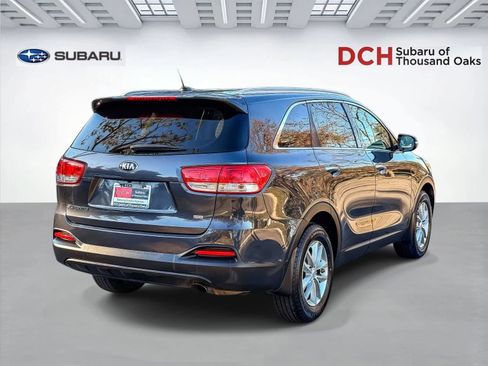 Used 2016 Kia Sorento LX image 4