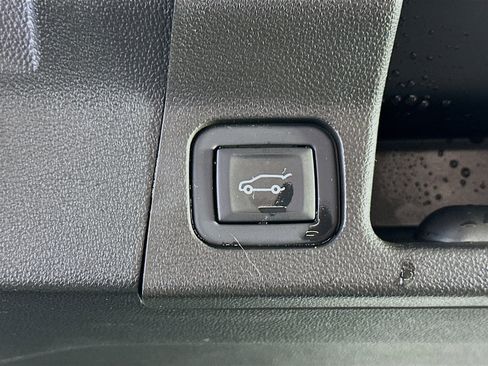 Used 2023 GMC Acadia SLE w/ Driver Convenience Package image 32