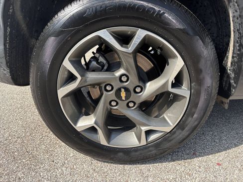 Used 2025 Chevrolet Trax LT FWD image 29