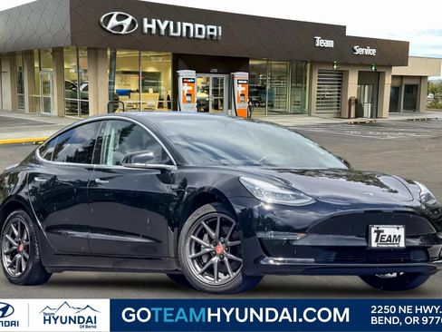 Used 2019 Tesla Model 3 Standard Range RWD image 1