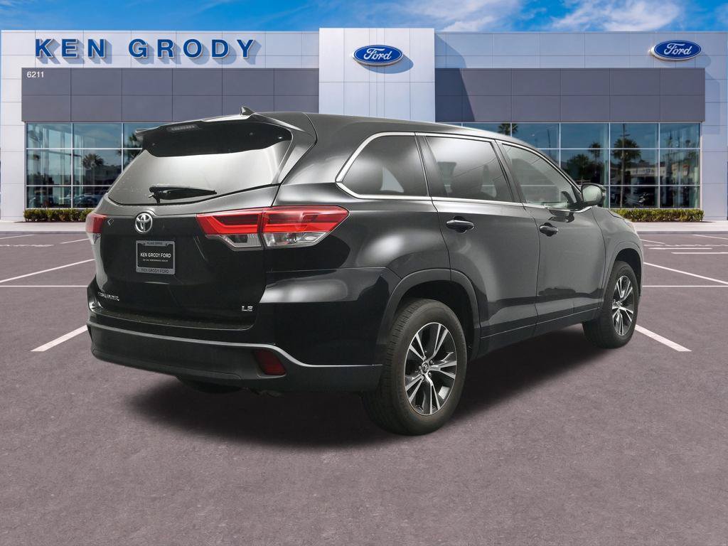 Used 2017 Toyota Highlander Plus w/ Carpet Mat Package FWD image 7