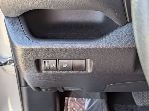 Used 2025 Toyota RAV4 XLE FWD image 23