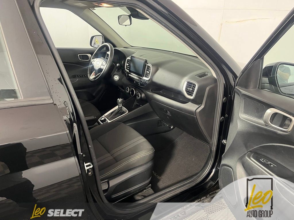 Used 2021 Hyundai Venue SEL FWD image 12