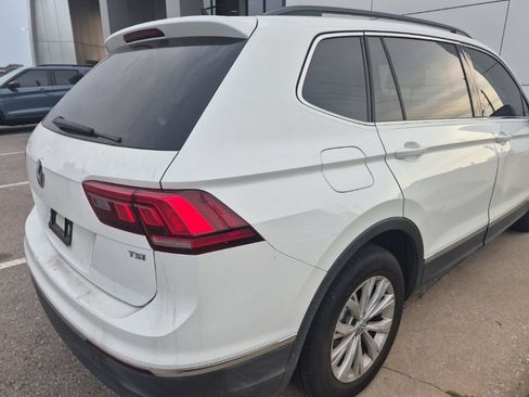 Used 2018 Volkswagen Tiguan SE w/ Panoramic Sunroof Package FWD image 15
