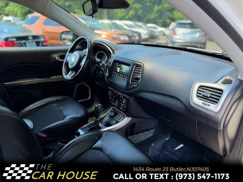Used 2020 Jeep Compass Latitude w/ Cold Weather Group AWD/4WD image 16