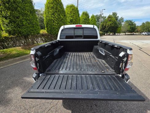 Used 2015 Toyota Tacoma PreRunner w/ TRD Sport Package image 5