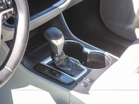 Used 2018 Toyota Highlander XLE w/ Carpet Mat Package (TMS) FWD image 24
