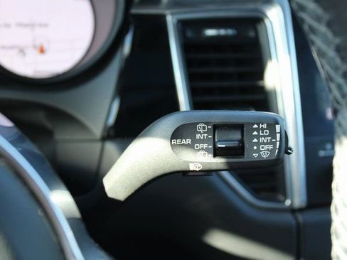 Used 2018 Porsche Macan Sport Edition image 33