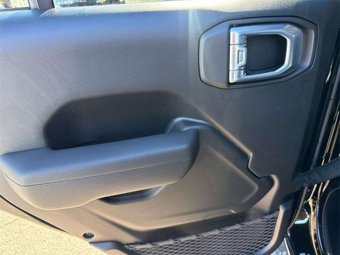 New 2025 Jeep Gladiator Sport image 8