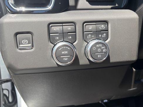 New 2025 GMC Sierra 2500 Denali Ultimate image 11