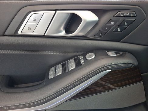 Used 2019 BMW X7 xDrive50i w/ M Sport Package AWD/4WD image 14