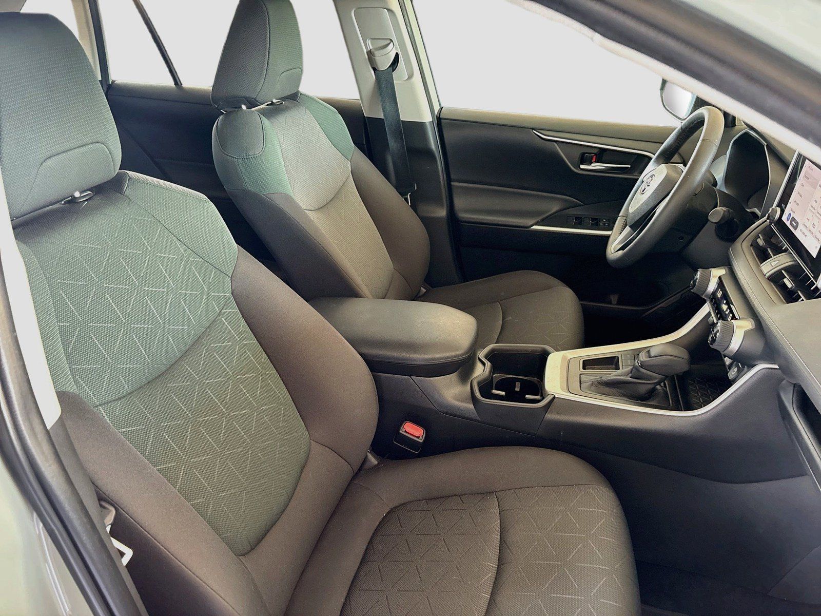 Used 2023 Toyota RAV4 XLE w/ Convenience Package FWD image 20
