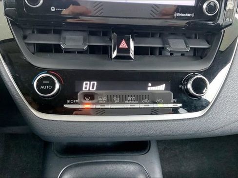 Used 2022 Toyota Corolla LE w/ LE Convenience Package image 31