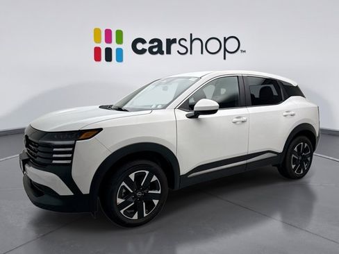 Used 2025 Nissan Kicks SV AWD/4WD image 1