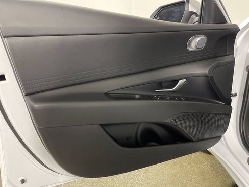 Certified 2025 Hyundai Elantra Hybrid FWD image 19