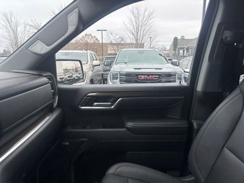 Used 2023 Chevrolet Silverado 1500 LT Trail Boss w/ LT Trail Boss Premium Package image 12