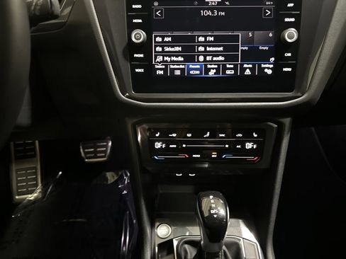 Certified 2023 Volkswagen Tiguan SE R-Line image 32