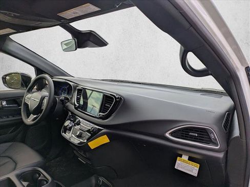 New 2026 Chrysler Voyager LX image 17