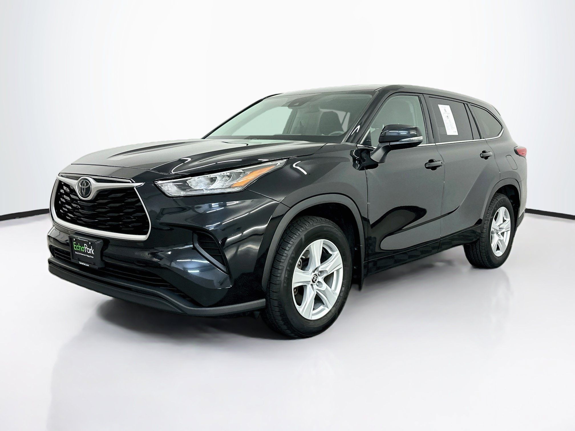 Used 2020 Toyota Highlander L AWD/4WD image 3