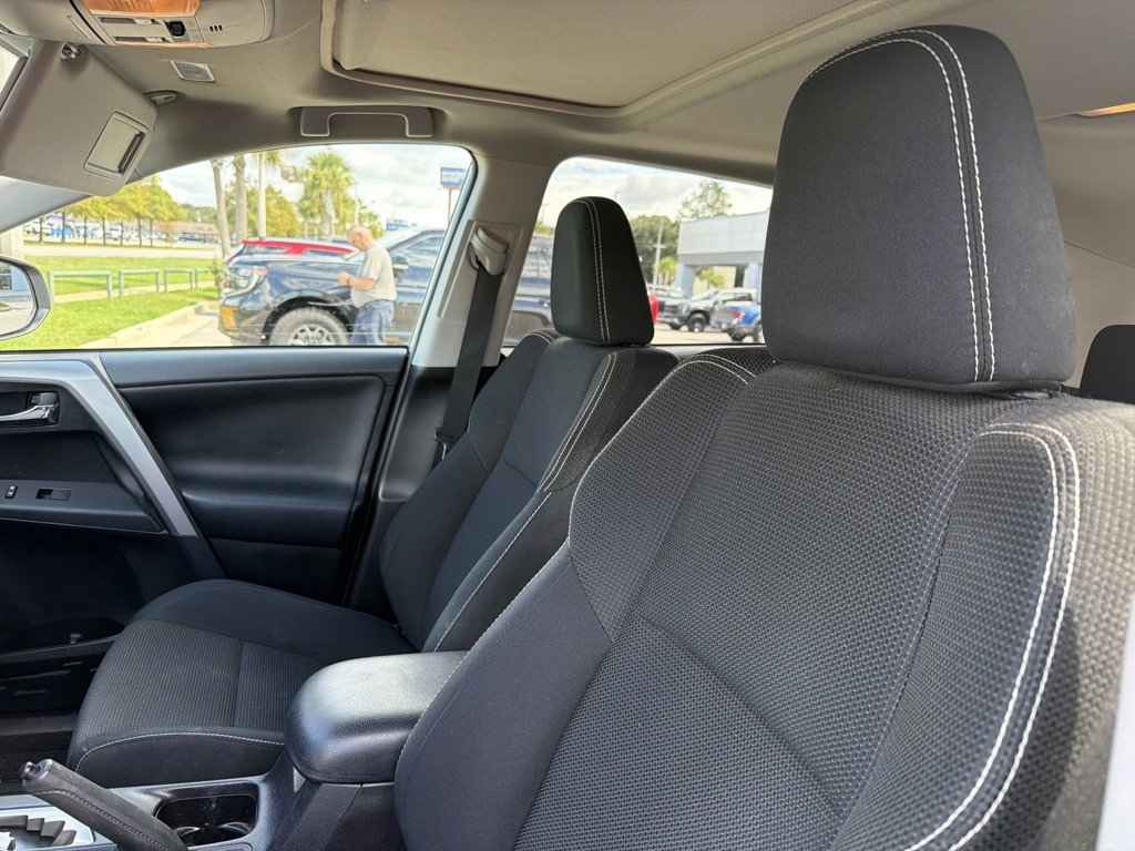 Used 2017 Toyota RAV4 XLE FWD image 15