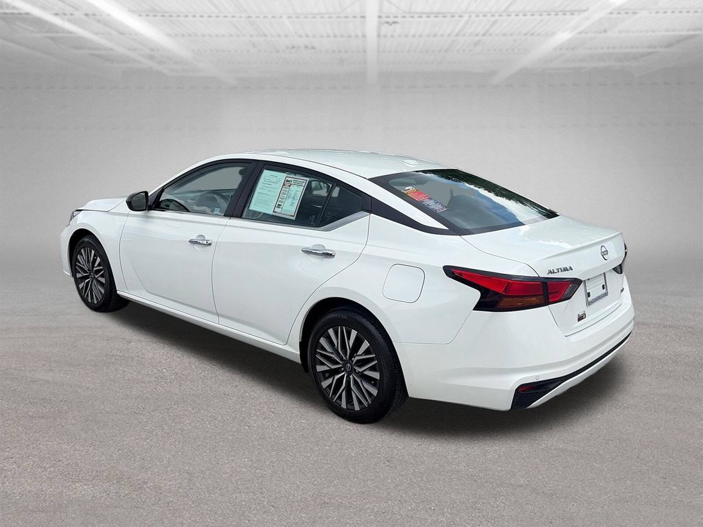 Used 2024 Nissan Altima 2.5 SV AWD/4WD image 4