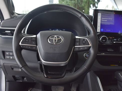 Used 2023 Toyota Highlander Platinum image 13