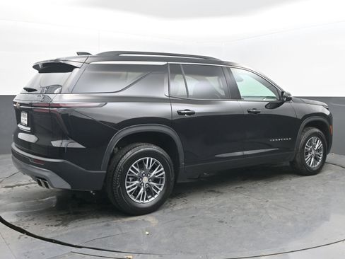 Used 2025 Chevrolet Traverse LT image 9