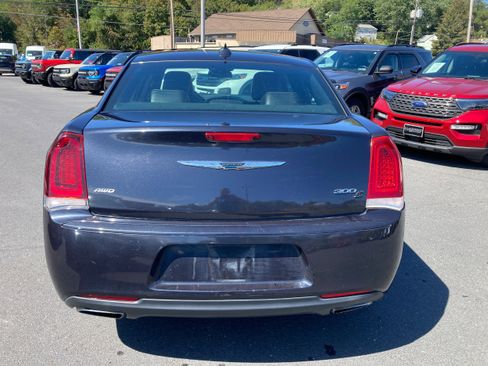 Used 2018 Chrysler 300 S image 5