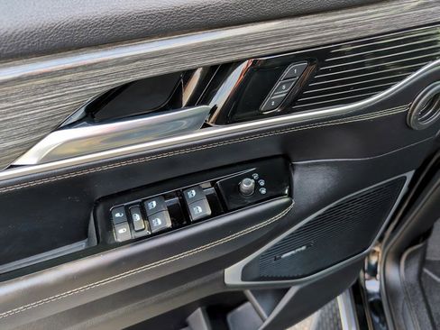 Used 2022 Jeep Wagoneer Series II w/ Flexible Seating Group image 17