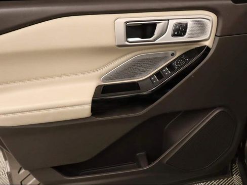 Certified 2021 Ford Explorer Platinum w/ Equipment Group 601A image 12