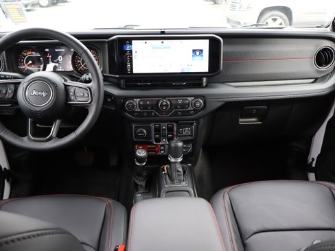 Used 2025 Jeep Wrangler Unlimited Rubicon AWD/4WD image 14