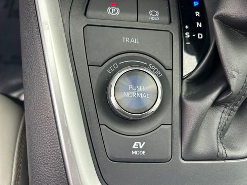 Used 2023 Toyota RAV4 Limited image 35