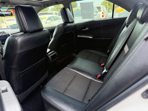 Used 2014 Toyota Camry SE w/ Moonroof Package FWD image 13