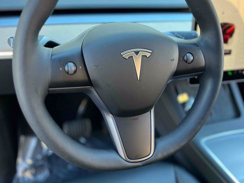 Used 2023 Tesla Model Y Long Range AWD/4WD image 24