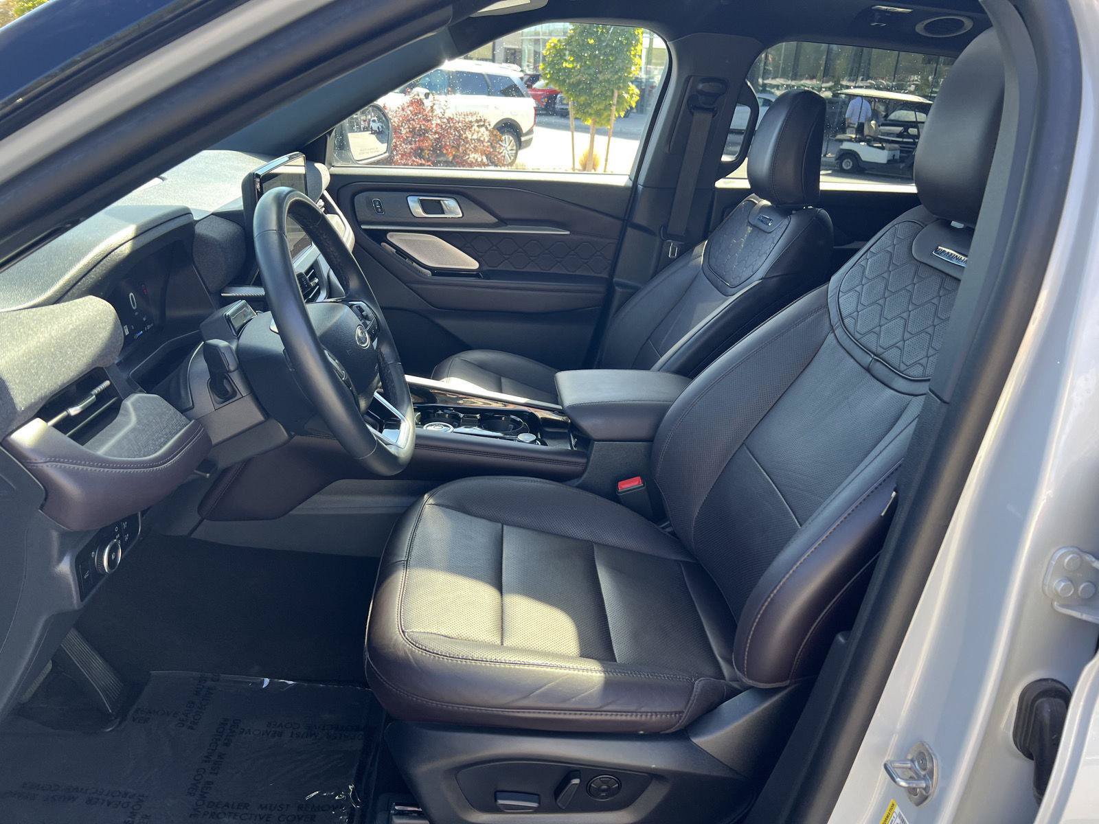 Used 2025 Ford Explorer Platinum w/ LUX Leather Package AWD/4WD image 23