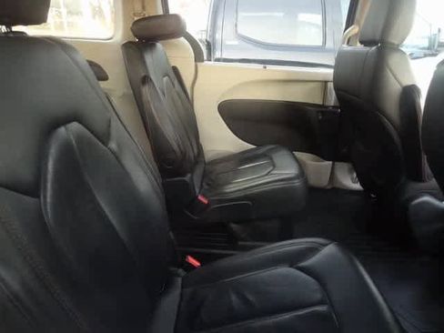 Used 2017 Chrysler Pacifica Touring-L image 11